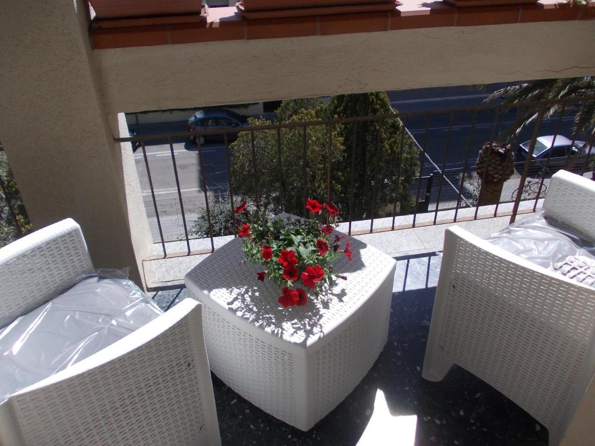 Domus Aurea Bed & Breakfast โอริสตาโน ภายนอก รูปภาพ