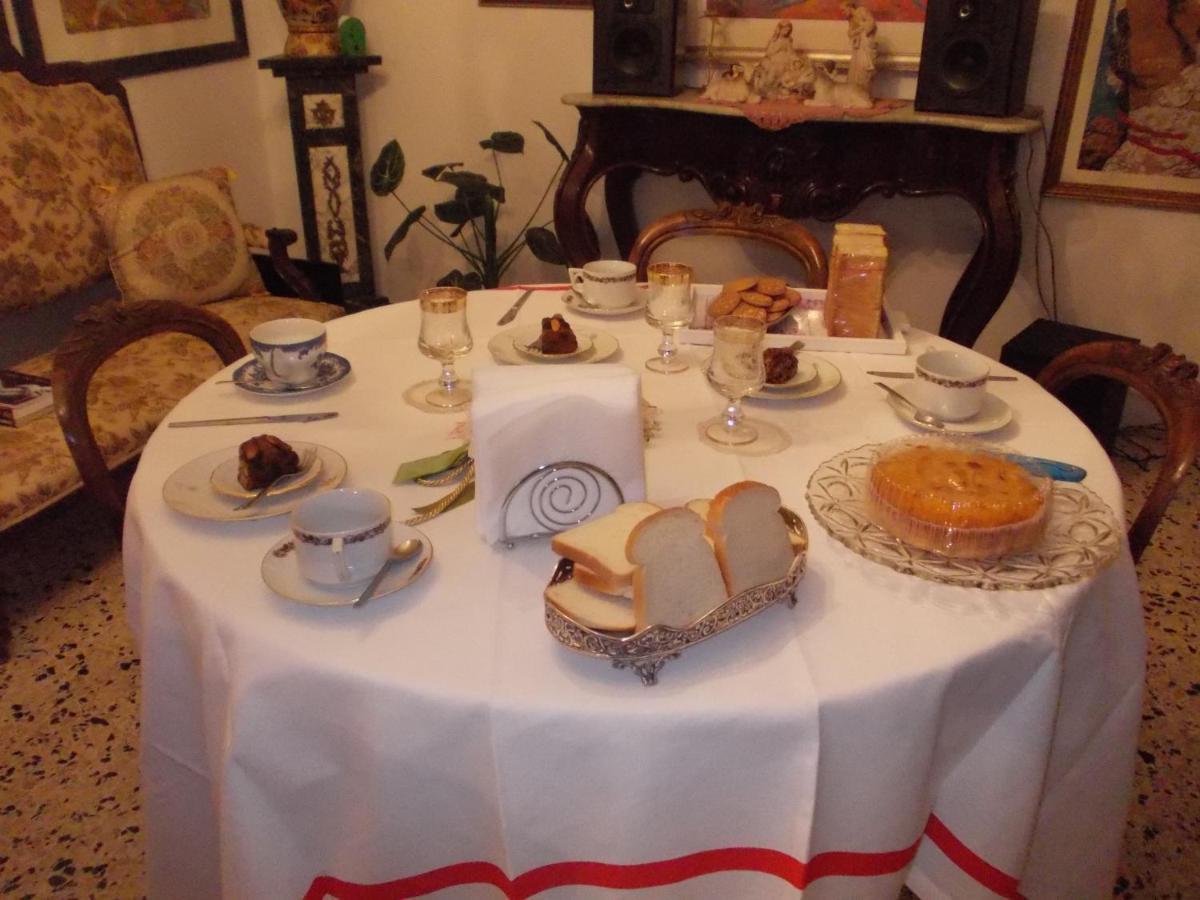 Domus Aurea Bed & Breakfast โอริสตาโน ภายนอก รูปภาพ